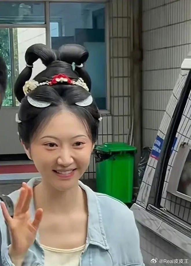 Đệ nhất mỹ nữ Cảnh Điềm tự hủy hoại nhan sắc vì bơm mặt cắt mí?-2