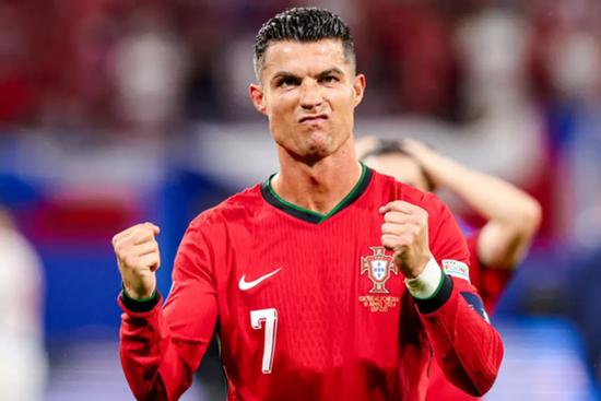 Chỉ đá trận thủ tục, HLV Bồ Đào Nha vẫn xếp Ronaldo đá chính