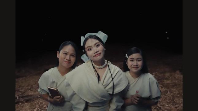 Đen Vâu chèo thuyền, dân mạng đoán đề Văn tốt nghiệp THPT-7