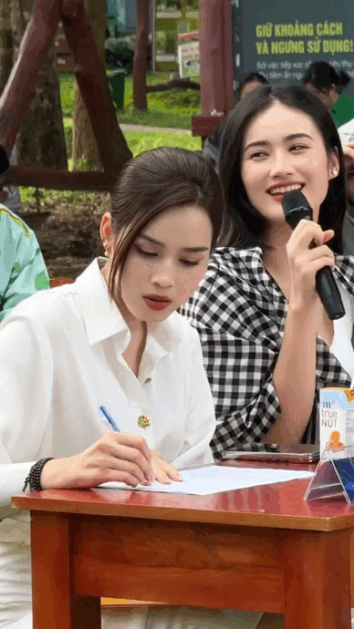 Đỗ Thị Hà lấn át Hoa hậu Ý Nhi khi đứng chung khung hình-1