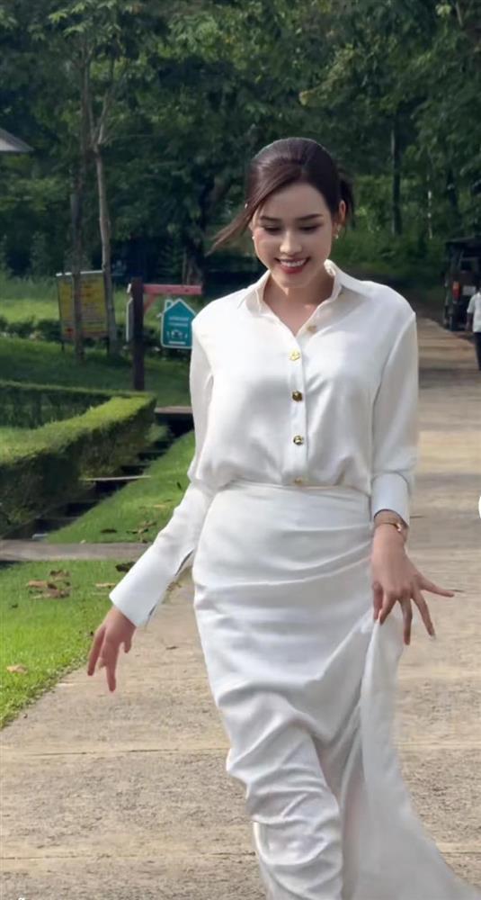 Đỗ Thị Hà lấn át Hoa hậu Ý Nhi khi đứng chung khung hình-6