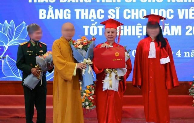 Bộ GD-ĐT yêu cầu báo cáo khẩn về việc Thượng tọa Thích Chân Quang học tiến sĩ trong 2 năm-1