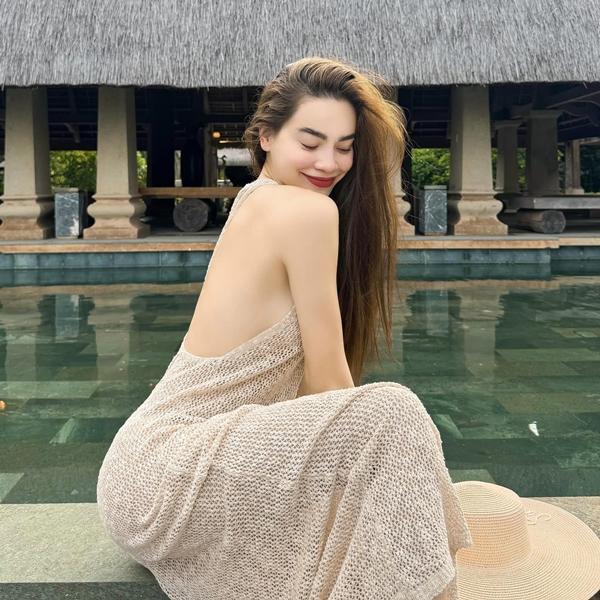 Soi thời trang đi biển mới nhất của cặp bạn thân đình đám - Thanh Hằng và Hồ Ngọc Hà-6