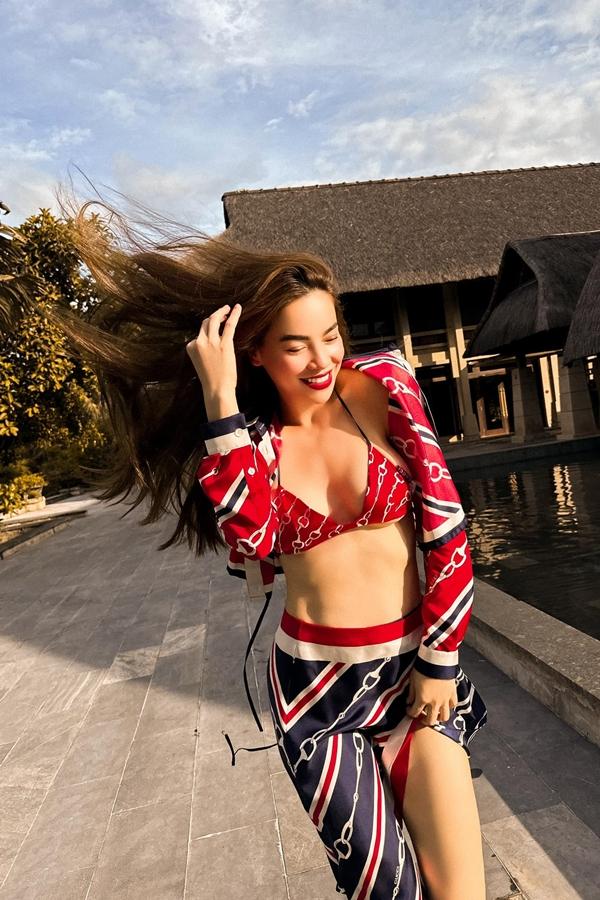 Soi thời trang đi biển mới nhất của cặp bạn thân đình đám - Thanh Hằng và Hồ Ngọc Hà-7