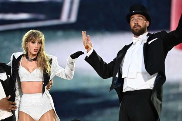 Cầu thủ cao 1,96 m yêu Taylor Swift từ cái nhìn đầu tiên-1