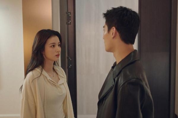 Thấy cái máy tính xách tay cũ của chồng, tôi đau thấu tim gan khi đọc tin nhắn giữa chồng với bạn dược sĩ-1