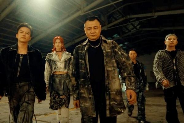 33 Anh trai vượt ngàn chông gai gây sốt khi khoe cơ bụng 6 múi-11