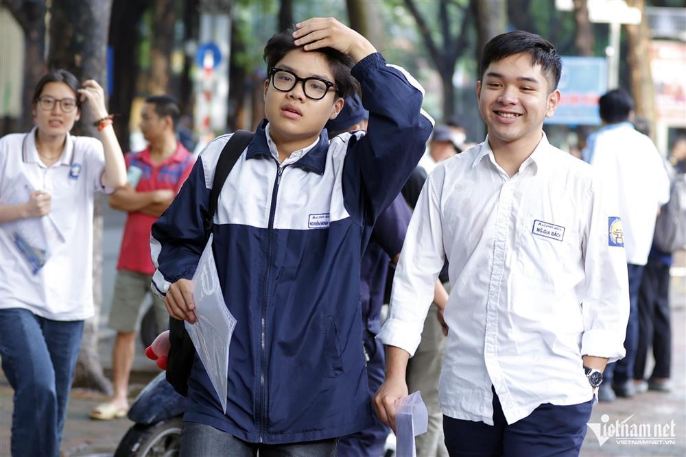 Món đồ đặc biệt theo nữ sinh TPHCM vào phòng thi tốt nghiệp THPT-10