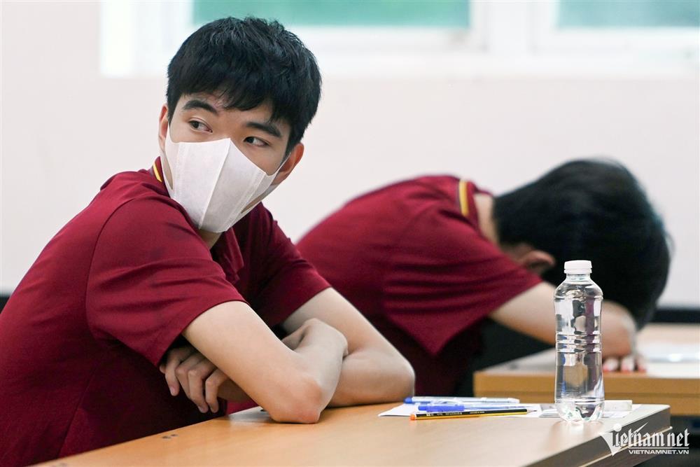 Món đồ đặc biệt theo nữ sinh TPHCM vào phòng thi tốt nghiệp THPT-14