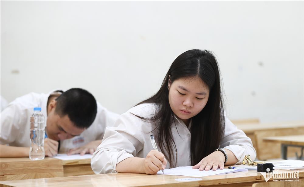 Món đồ đặc biệt theo nữ sinh TPHCM vào phòng thi tốt nghiệp THPT-15