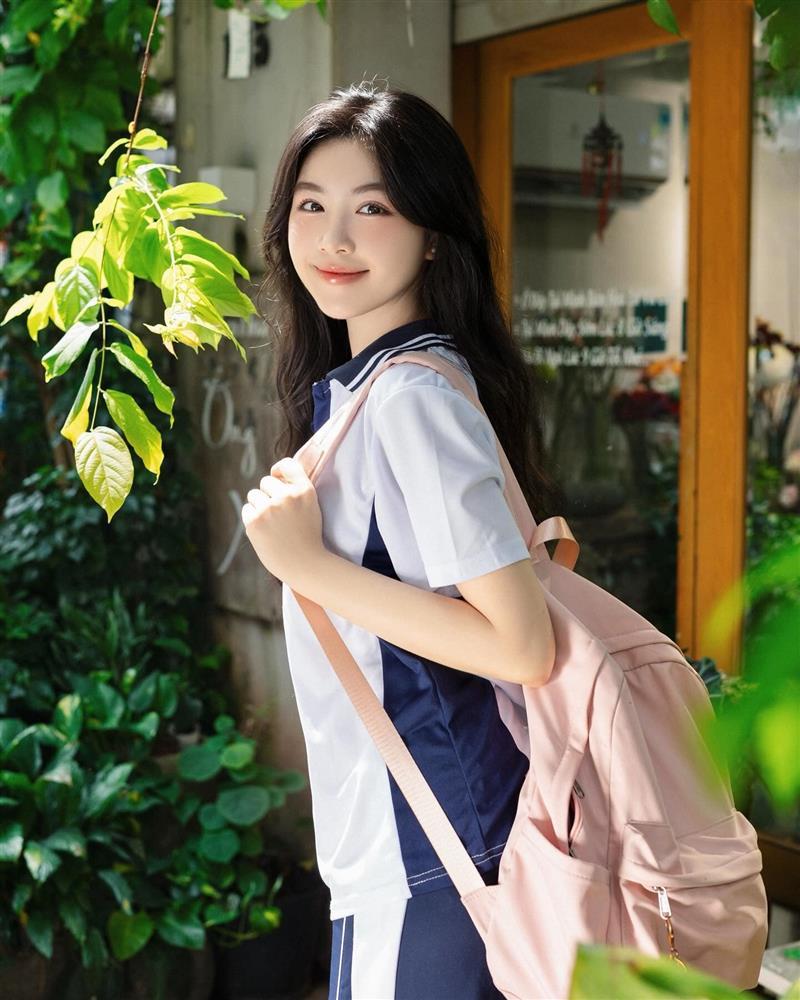 Đặt lên bàn cân nhan sắc 3 bình rượu mơ có tiếng của sao Việt: Ai cũng xinh như Hoa hậu, chiều cao ấn tượng-1