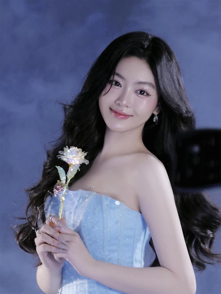 Đặt lên bàn cân nhan sắc 3 bình rượu mơ có tiếng của sao Việt: Ai cũng xinh như Hoa hậu, chiều cao ấn tượng-2