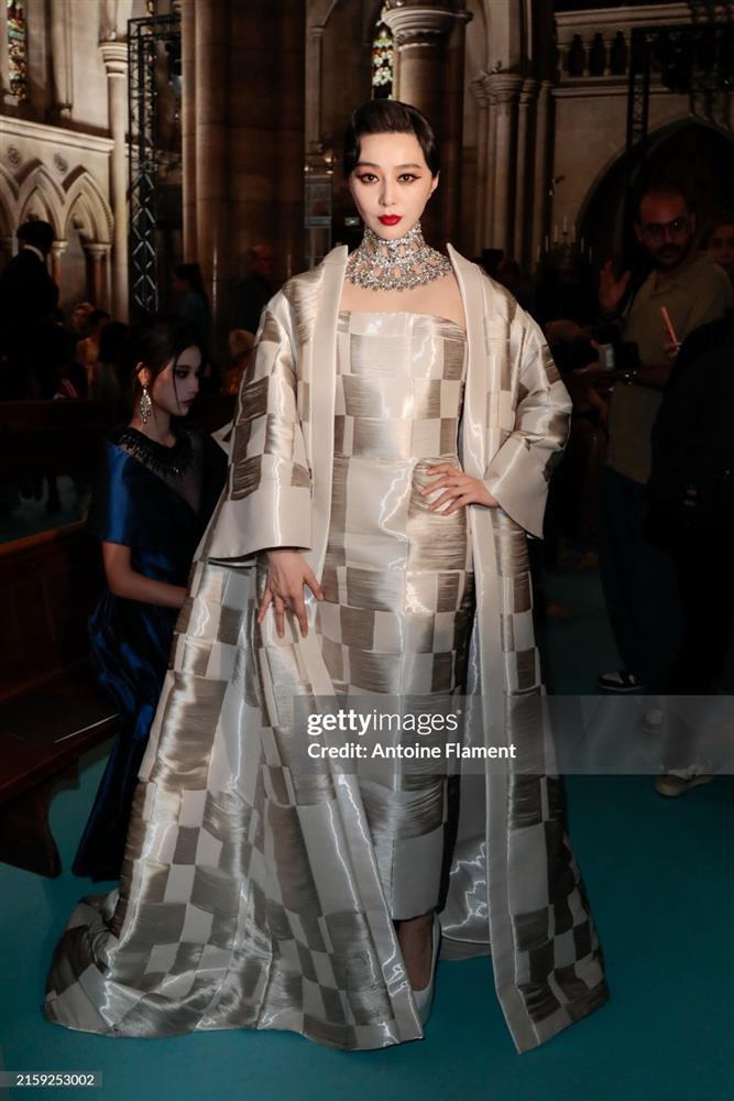 Phạm Băng Băng lạc lõng giữa dàn sao, để lộ gương mặt đầy nếp nhăn ở tuổi U50-3