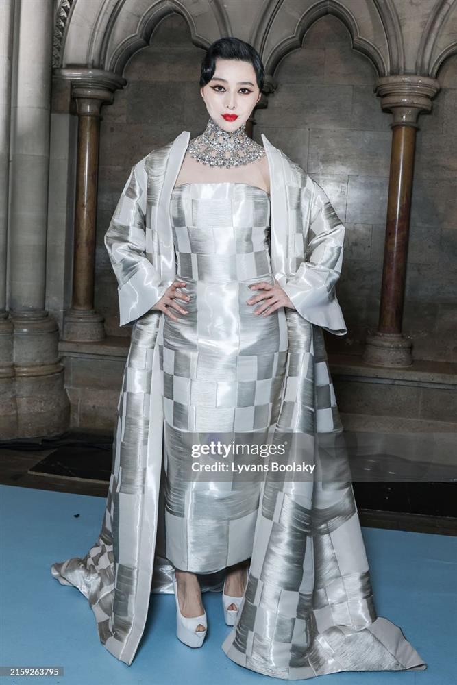 Phạm Băng Băng lạc lõng giữa dàn sao, để lộ gương mặt đầy nếp nhăn ở tuổi U50-4