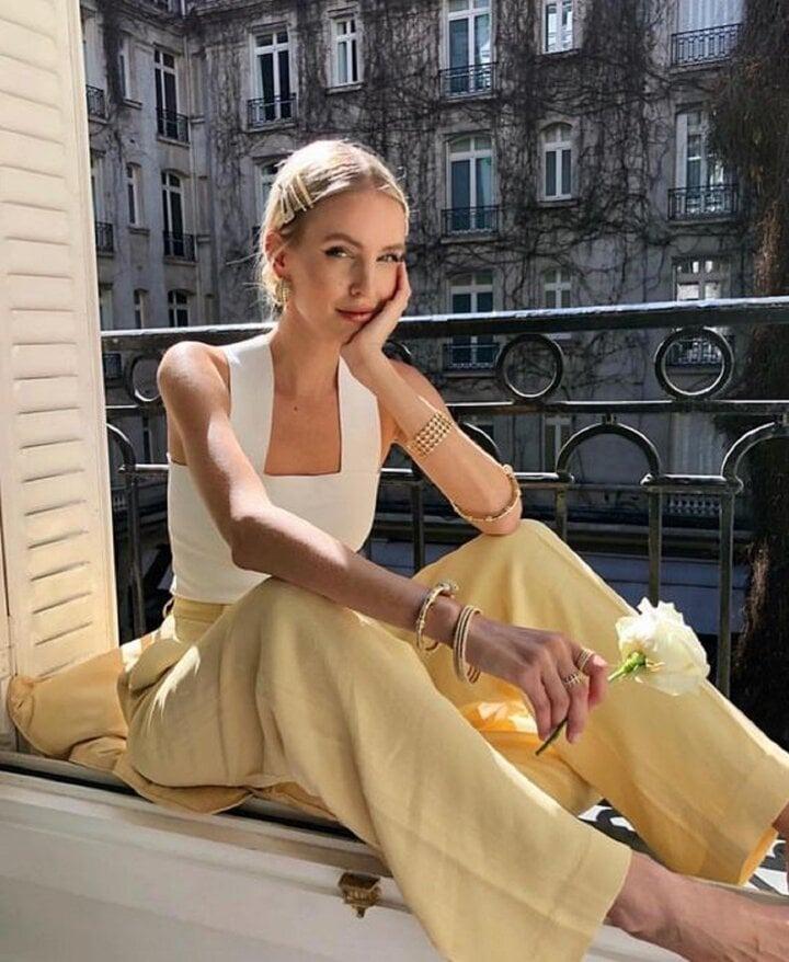 Cách mix màu vàng khiến người mặc nổi bật trong nắng hè-3