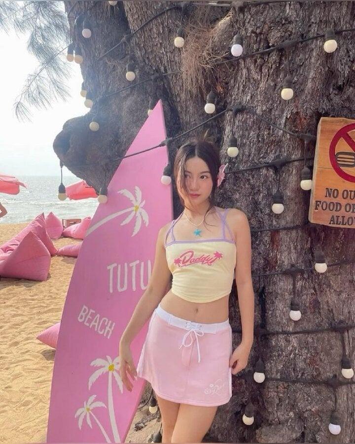 Cách mix màu vàng khiến người mặc nổi bật trong nắng hè-4