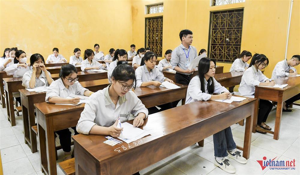 Hơn 1 triệu thí sinh hoàn thành bài thi Ngữ văn tốt nghiệp THPT 2024-15