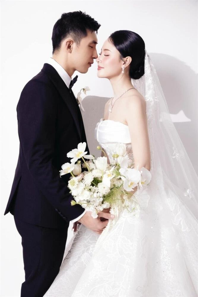 Midu tung bộ ảnh cưới thứ 4, được chồng thiếu gia nhìn say đắm-3