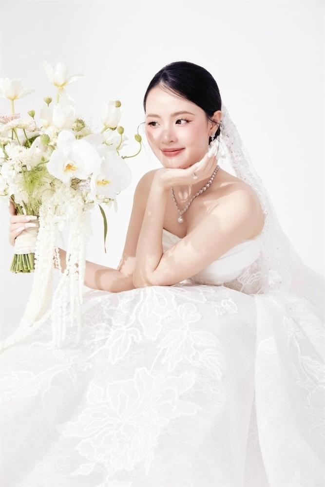 Midu tung bộ ảnh cưới thứ 4, được chồng thiếu gia nhìn say đắm-4