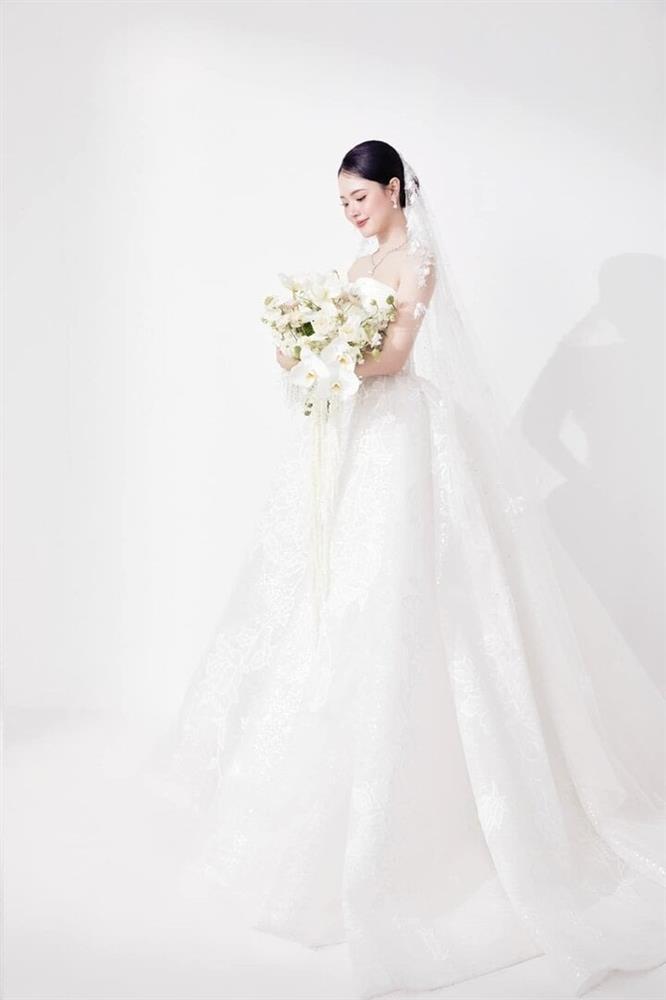 Midu tung bộ ảnh cưới thứ 4, được chồng thiếu gia nhìn say đắm-11