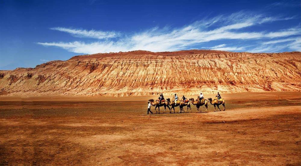 Hỏa Diệm Sơn ngoài đời thực nóng tới 81 độ C, du khách chảy cả đế giày-3