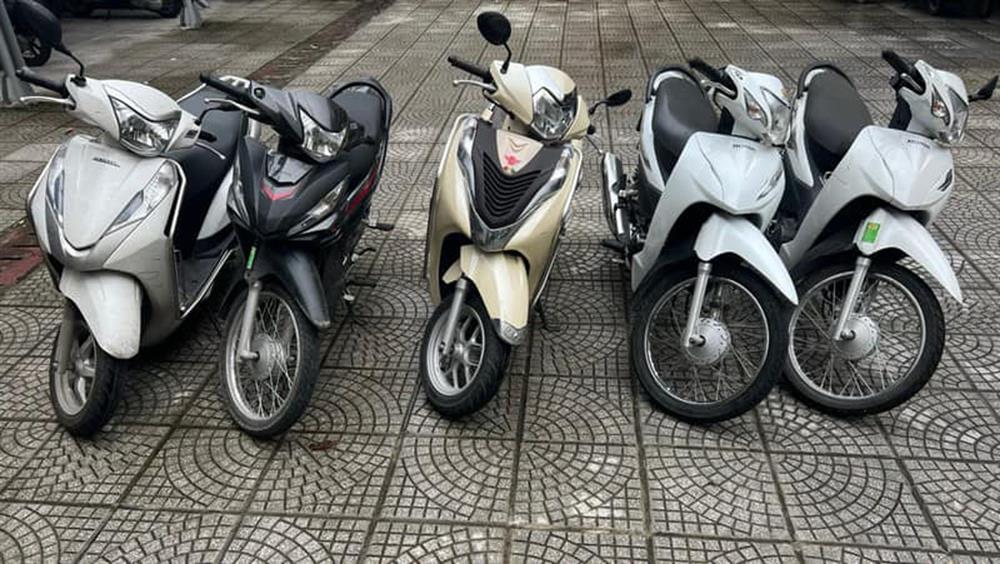 2 anh em ruột nghiện ma túy, liên tiếp gây ra 17 vụ trộm cắp xe máy ở Hà Nội-3