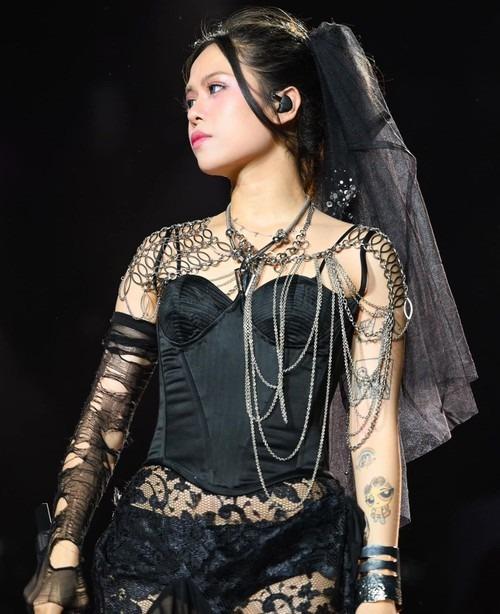 Nước cờ của tlinh sau vụ bị chỉ trích hát nhạc gợi dục-3