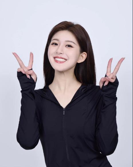 Vừa ghi thêm thành tích mới trong sự nghiệp, Triệu Lộ Tư bị chỉ trích vì lợi dụng người hâm mộ để kiếm lời-1