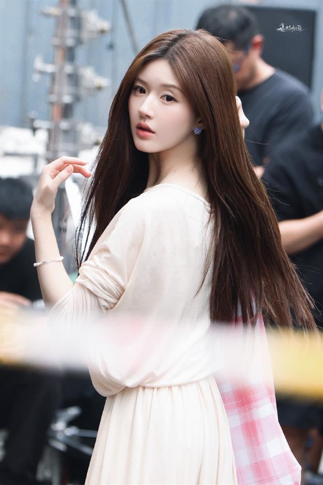 Vừa ghi thêm thành tích mới trong sự nghiệp, Triệu Lộ Tư bị chỉ trích vì lợi dụng người hâm mộ để kiếm lời-4