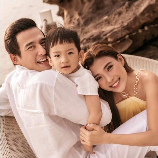 Thúy Diễm: Tôi vẫn phải xin phép chồng khi đóng cảnh thân mật-1