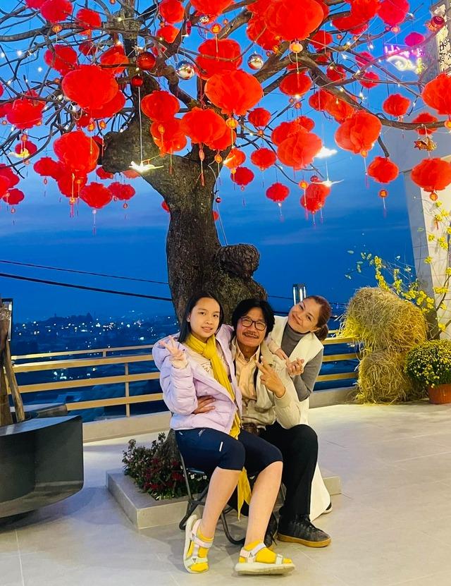 NSƯT là thầy nhiều sao Việt đình đám, cưới học trò kém 22 tuổi, ngoài 60 miệt mài lo cơm áo gạo tiền-5