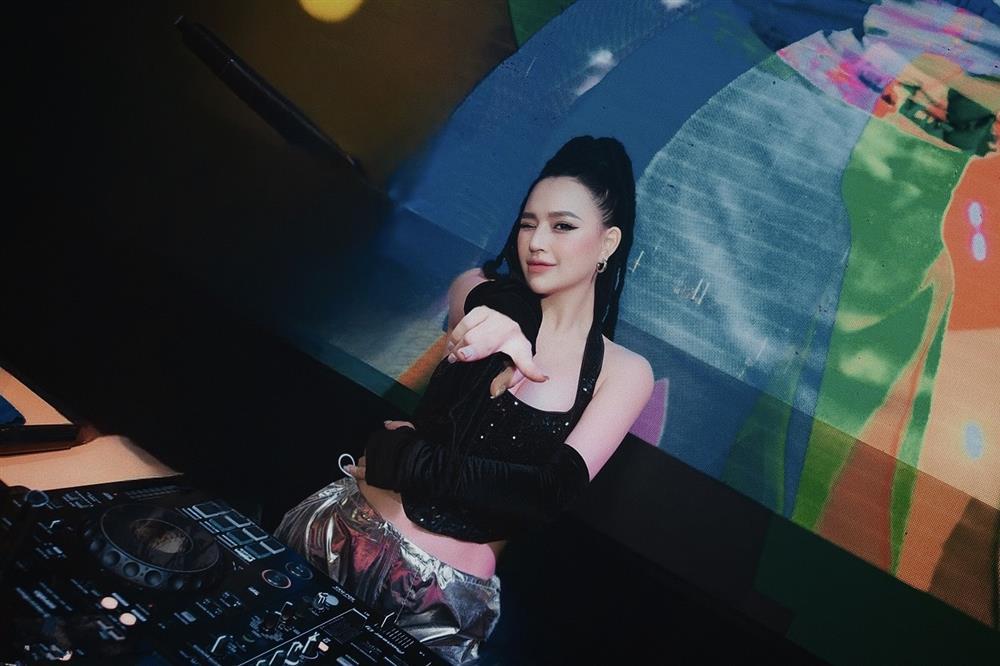 DJ Tít và chuyện làm nghề sau khi sinh con thứ 3