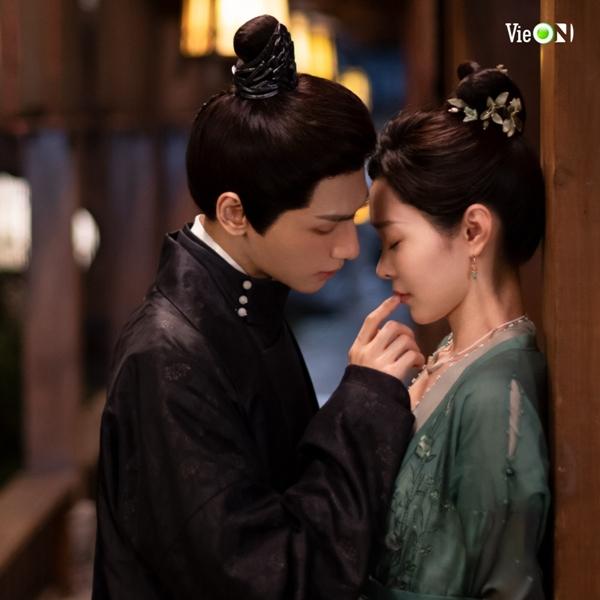 Phim của La Vân Hi vượt mặt phim Câu Chuyện Hoa Hồng của Lưu Diệc Phi-1