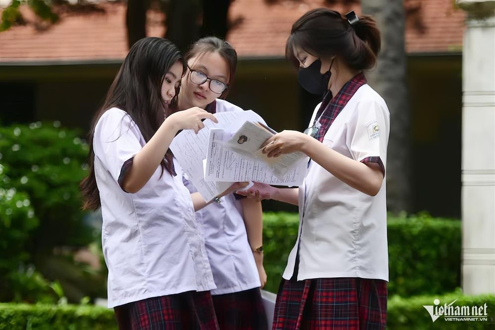 Đề thi môn Toán tốt nghiệp THPT 2024 có thật sự khó?-1