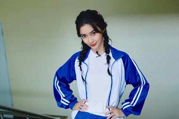 Angelababy livestream bán giày, dân tình liền chỉ trích tự hạ thấp bản thân, đánh mất vị thế của ngôi sao-5