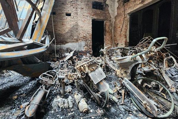 Cháy nhà ở kết hợp kinh doanh đồ chơi xe điện ở Hà Nội lúc rạng sáng-3