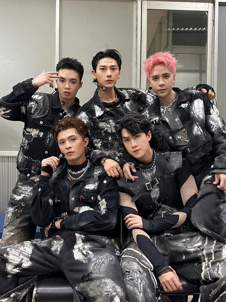 Isaac thể hiện ra sao tại Anh trai say hi?-4