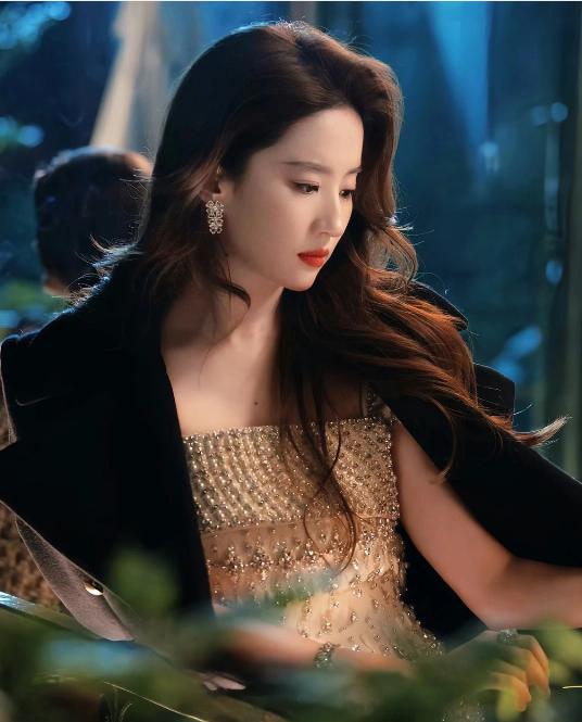 Choáng váng cát-xê khủng của Lưu Diệc Phi trong Câu Chuyện Hoa Hồng, khẳng định vị thế bản thân-3