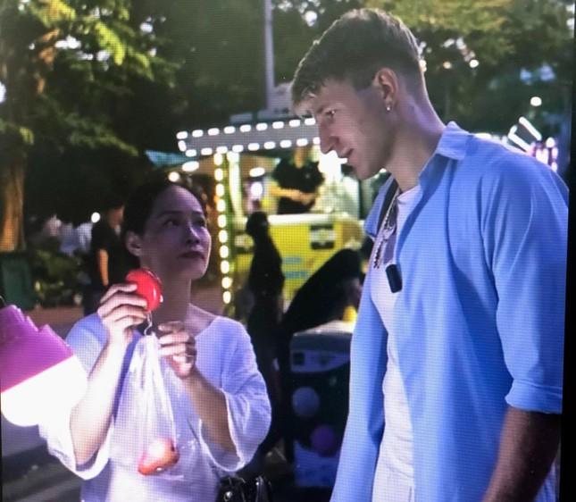 Khách Tây tố bị hét giá 200.000 đồng/kg roi ở hồ Hoàn Kiếm-1