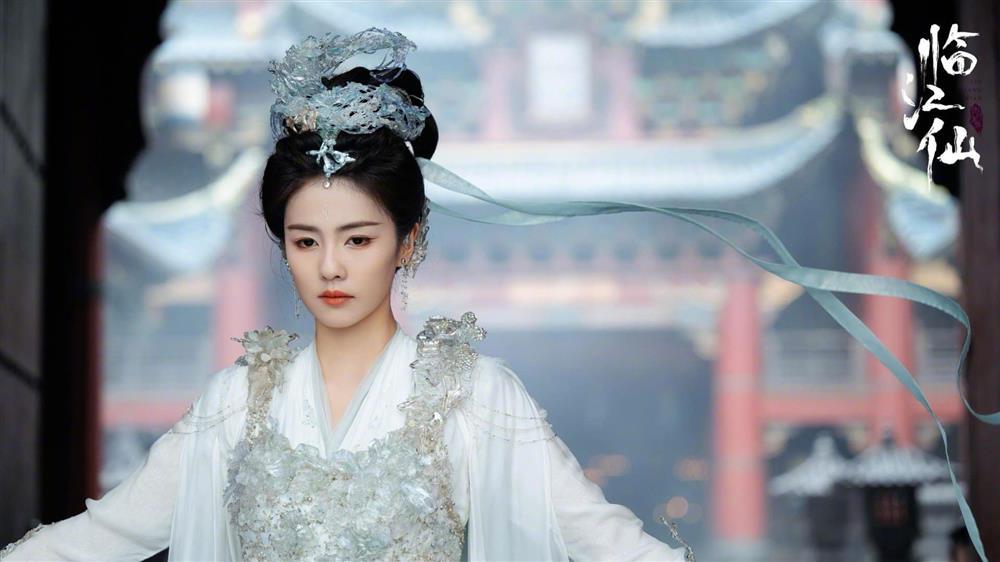 Bạch Lộc suýt ngất trên phim trường, nhưng phản ứng của nhân viên chiếm spotlight vì điều này-5