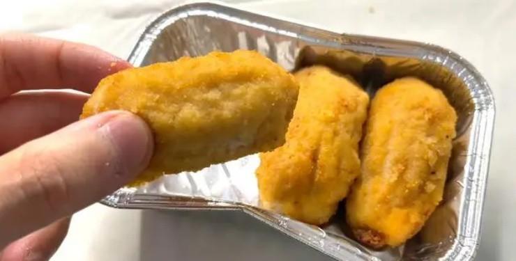 Nước từng 2 lần vô địch Euro kiếm tiền nhờ… bán thức ăn thừa-4