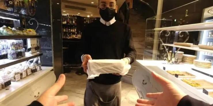 Nước từng 2 lần vô địch Euro kiếm tiền nhờ… bán thức ăn thừa-5