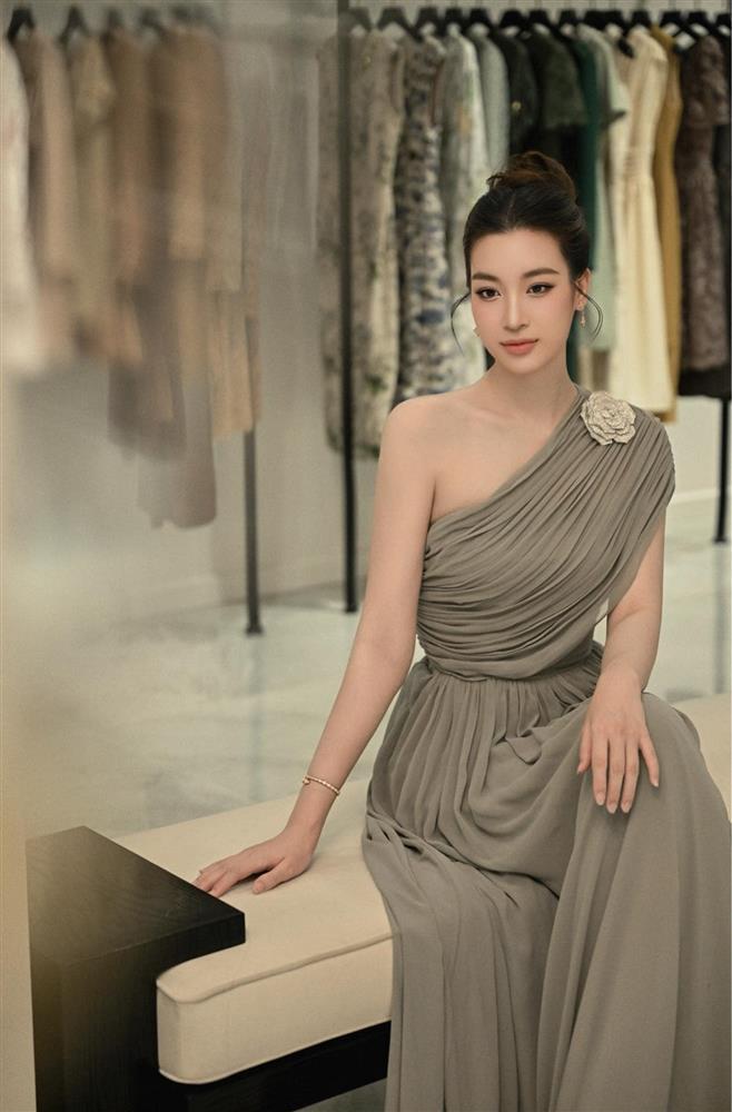 Đỗ Mỹ Linh gây chú ý với loạt phụ kiện hơn 1 tỷ đồng-1