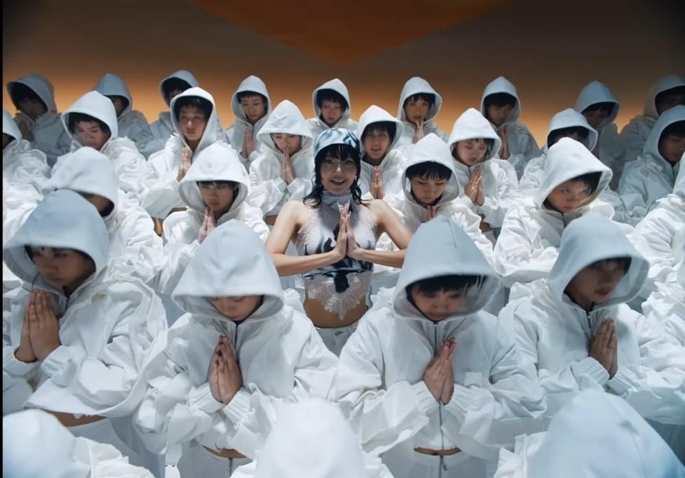 Lisa (BlackPink) gây tranh cãi-2