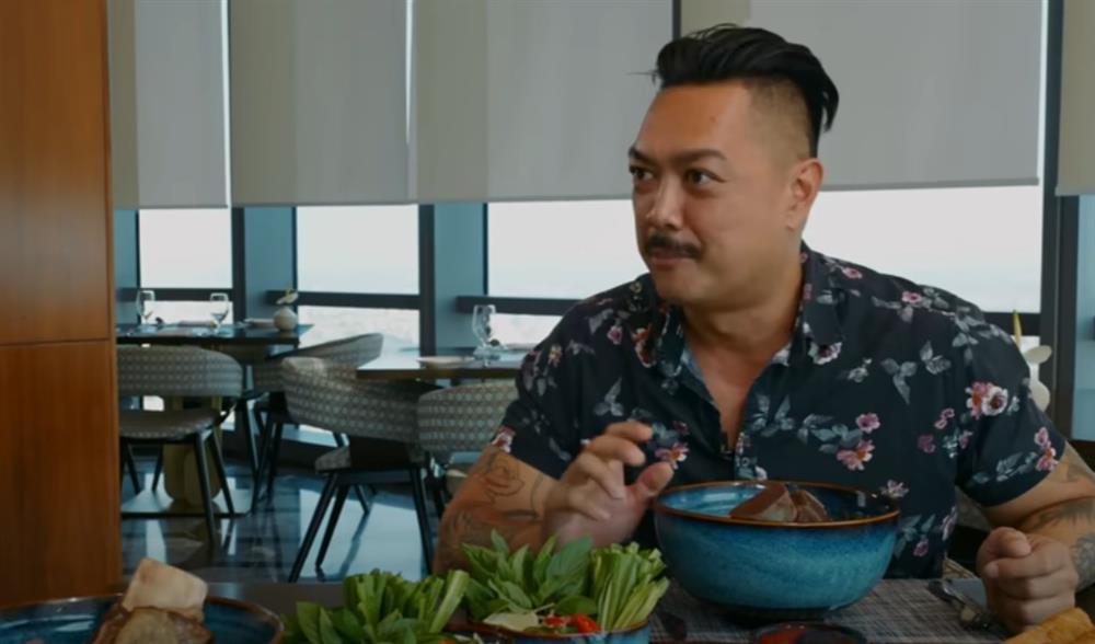 Khách Mỹ ‘choáng’ với tô phở 4 triệu đồng, nước dùng ninh hơn 2 ngày ở Việt Nam-2