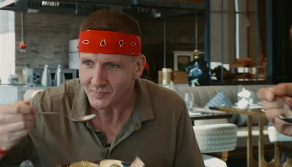 Khách Mỹ ‘choáng’ với tô phở 4 triệu đồng, nước dùng ninh hơn 2 ngày ở Việt Nam-6