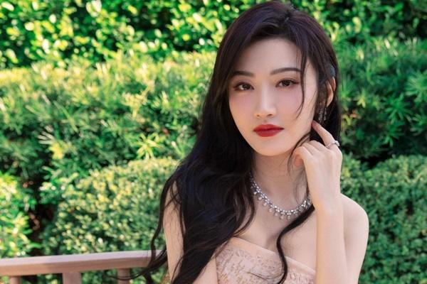 Phụ nữ thành đạt không cầm túi xách tay phải, chỉ thích dùng tay trái: Vị trí hút tiền, hút vận, giàu sang phú quý?-2