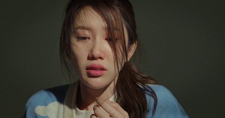 Diễn xuất của Thúy Ngân ra sao trong bộ phim Việt hóa từ bom tấn Hàn?-3