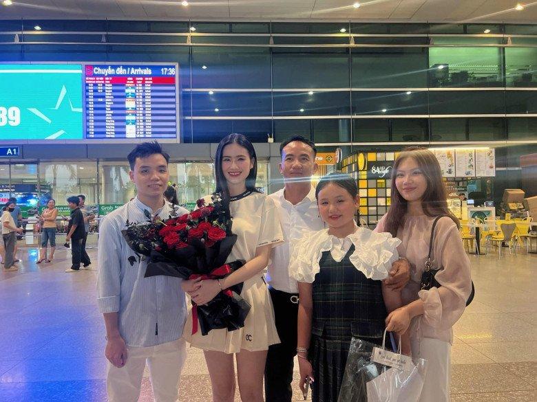 Em gái 20 tuổi của Hoa hậu Ý Nhi gây ‘sốt mạng’ với visual sáng bừng, ‘chuẩn nàng thơ’-1