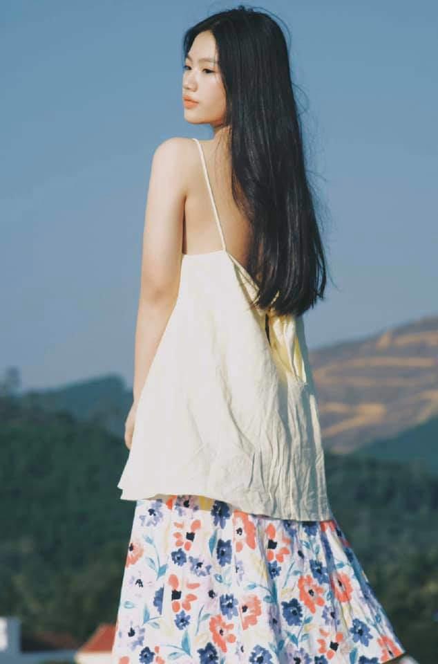 Em gái 20 tuổi của Hoa hậu Ý Nhi gây ‘sốt mạng’ với visual sáng bừng, ‘chuẩn nàng thơ’-4